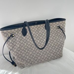 Vintage Authentic Louis Vuitton Monogram 2011 Collection Tote Bag